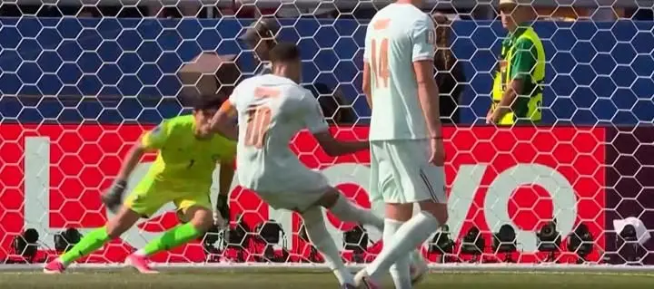 法国2-0战胜摩洛哥晋级世界杯四强,姆巴佩传射,登贝莱破门